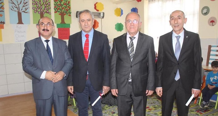 KAYMAKAM İKİ EĞİTİMCİYİ ÖDÜLLENDİRDİ
