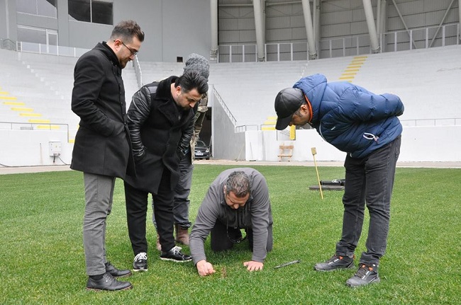 STATLARIN ÇİMLERİ VE ZEMİNİ İNCELENDİ