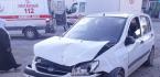 İKİ OTOMOBİL ÇARPIŞTI: 2 YARALI