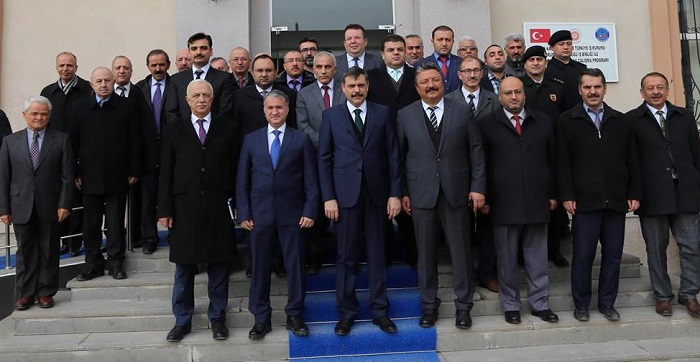 VALİ ALACA’DA İNCELEMELERDE BULUNDU