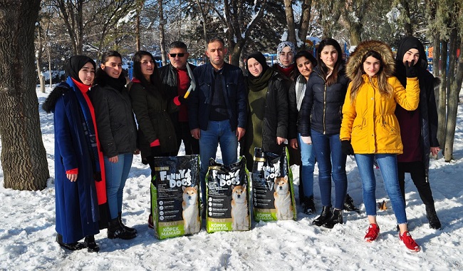 ÖĞRENCİLER SOKAK HAYVANLARINI UNUTMADI
