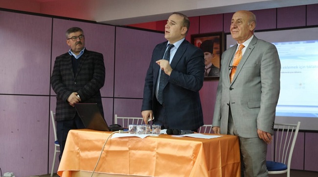 KAYMAKAM ÖĞRENCİLERE MESLEĞİNİ ANLATTI