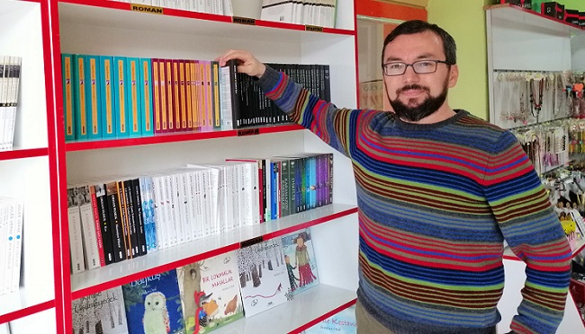 ÇORUMLU ÖĞRETMEN KÜTÜPHANE KURDU