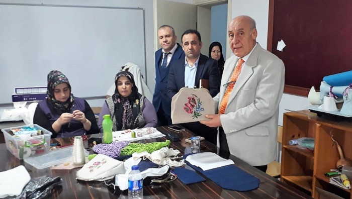 KURSİYERLERİN ÇALIŞMALARINI İNCELEDİ