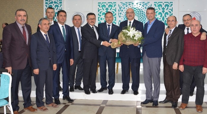 BÜYÜK İÇİN VEDA YEMEĞİ DÜZENLENDİ