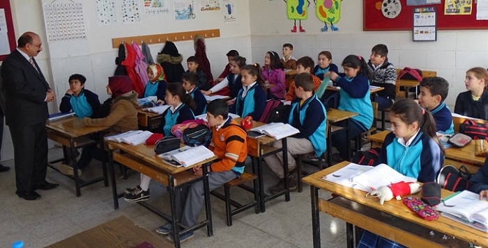 KÖY OKULLARINI ZİYARET ETTİ