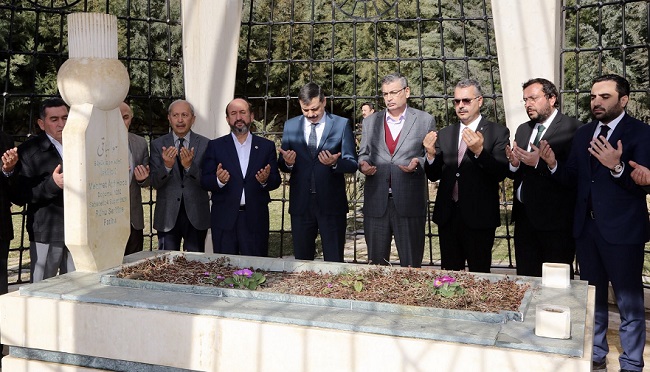 İSKİLİPLİ ATIF HOCA MEZARI BAŞINDA ANILDI