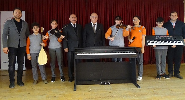 ÖĞRENCİLER ARTIK PİYANO ÇALABİLECEK