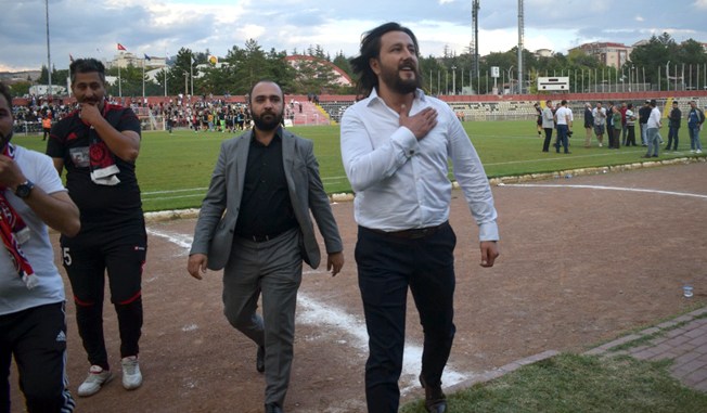 FATİH ÖZCAN SAHALARA DÖNÜYOR