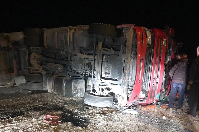 TIR SÜRÜCÜSÜ ÖLÜMDEN DÖNDÜ