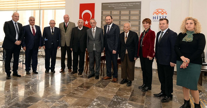 REKTÖR’DEN KİTAP BAĞIŞÇILARINA TEŞEKKÜR