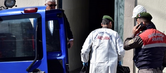 KOMŞULARI TUVALETTE ÖLÜ BULDU