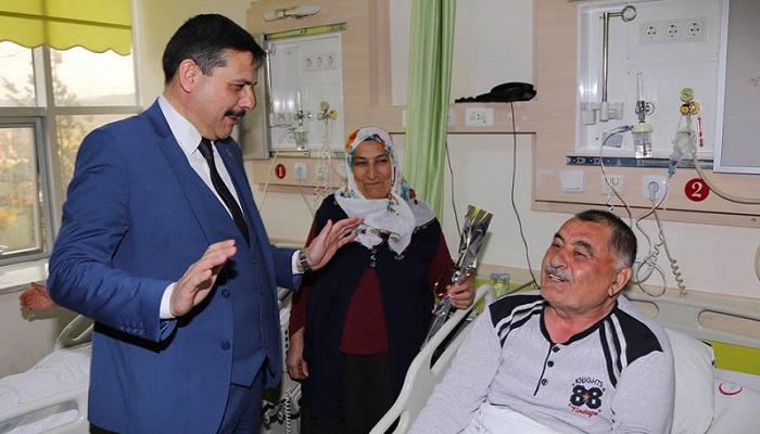 VALİ ÇİFTÇİ’DEN HASTALARA MORAL ZİYARETİ