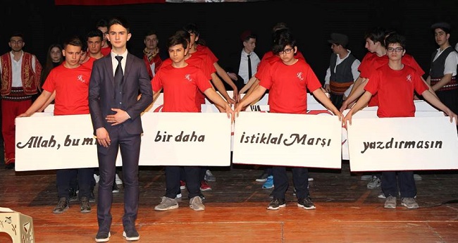 ÖĞRENCİLERDEN COŞKULU KUTLAMA PROGRAMI