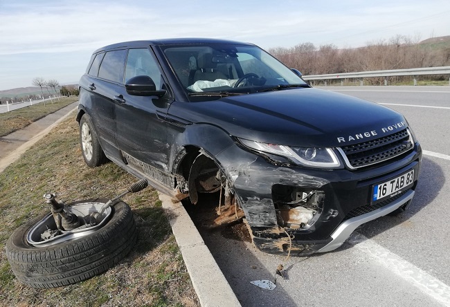KAZADA JEEPİN TEKERLEĞİ KOPTU