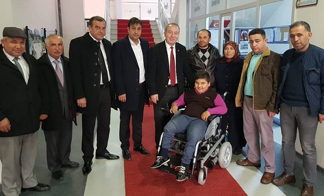 HOLLANDA’DAN AKÜLÜ SANDALYE YARDIMI