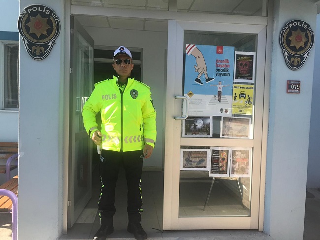 TRAFİK POLİSLERİ YENİ KIYAFETLERİNİ GİYDİ