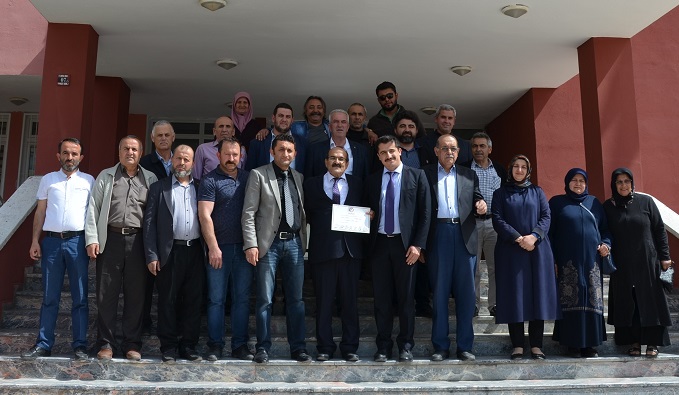 BAŞKAN ZEKİ ŞEN MAZBATASINI ALDI
