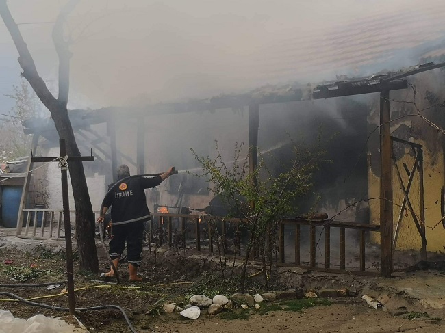 ALEVLERİN İÇİNDEN KURTARDILAR