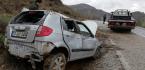 OTOMOBİL ŞARAMPOLE DEVRİLDİ