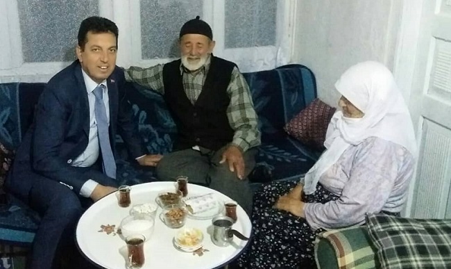 BİR BARDAK ÇAY İLE HOŞ MUHABBET