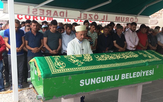 TALİHSİZ GENÇ DUALARLA UĞURLANDI