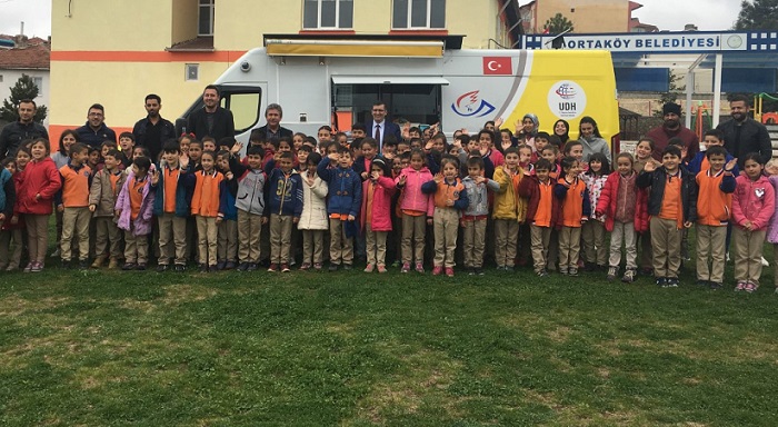 PTT ORTAKÖY’DE ÖĞRENCİLERİ SEVİNDİRDİ