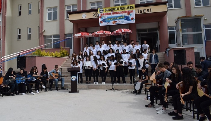 ÖĞRENCİLER BAHAR ŞENLİĞİNDE BULUŞTU