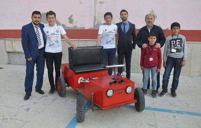 KÖY OKULU ELEKTRİKLİ ARABA YAPTI