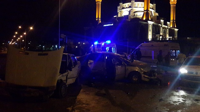 ÜZÜCÜ KAZADA YARALANDILAR!