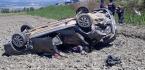 OTOMOBİL TARLAYA UÇTU:1 ÖLÜ 3 YARALI