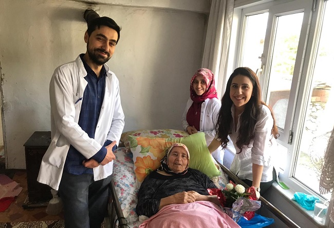 HASTALARIN ANNELER GÜNÜNÜ KUTLADILAR