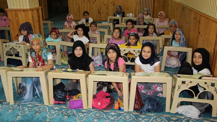 CAMİLER ÇOCUKLAR İLE DOLDU