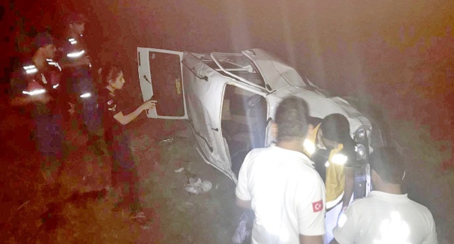 OTOMOBİL TAKLA ATTI: 1 ÖLÜ