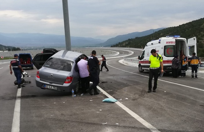 BEYGİRCİOĞLU KAVŞAĞINDA KAZA: 3 YARALI