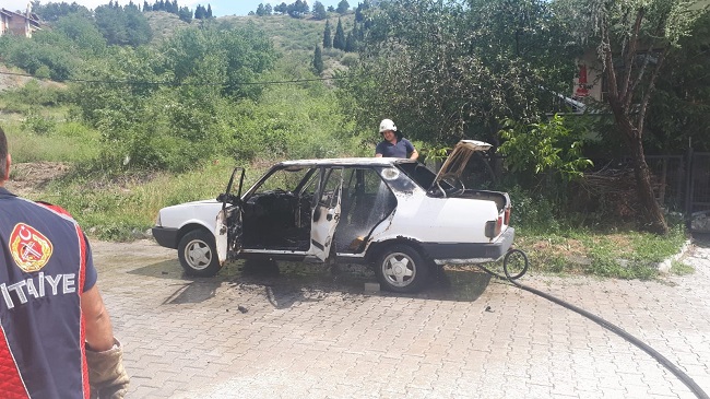 PARK HALİNDEKİ OTOMOBİL ALEV ALDI