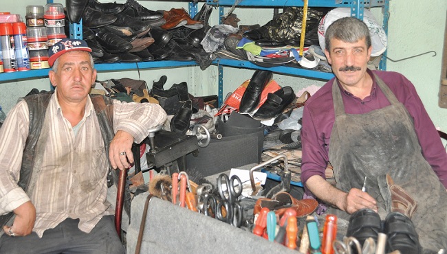 AYAKKABI TAMİRCİLERİ ÇIRAK BULAMIYOR