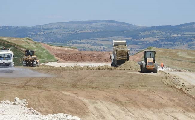 ORTAKÖY-CEMİLBEY YOLUNDA ÇALIŞMA