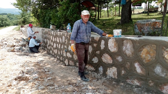 KÖYLERİNE DUVAR VE FIRIN YAPTIRDILAR