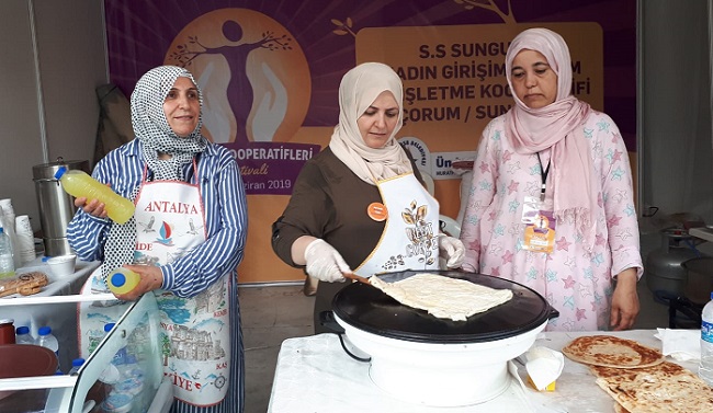 KADINLAR ANTALYA’DA ÇORUM’U TANITTI