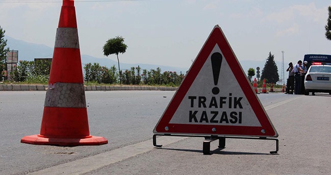 SOLLAMA YAPARKEN ÇARPIŞTILAR:2 YARALI