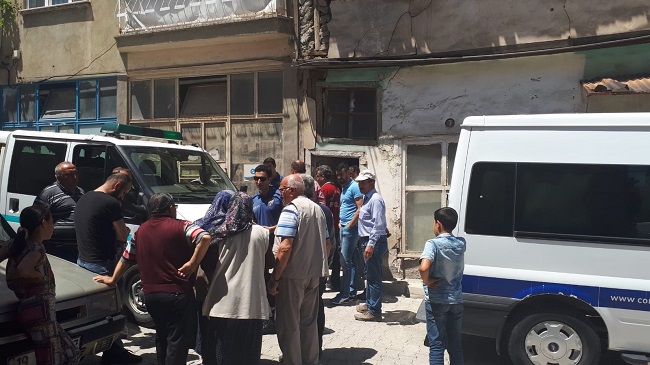 AYAKKABI USTASI EVİNDE ÖLÜ BULUNDU