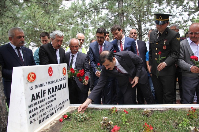 15 TEMMUZ ŞEHİDİ MEZARI BAŞINDA ANILDI