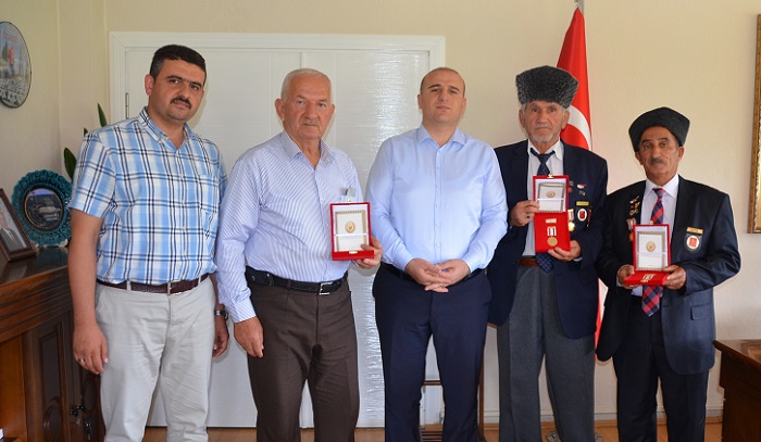 ÇORUMLU KIBRIS GAZİLERİNE MADALYA