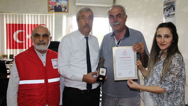 35 KEZ KAN BAĞIŞINA ALTIN MADALYA