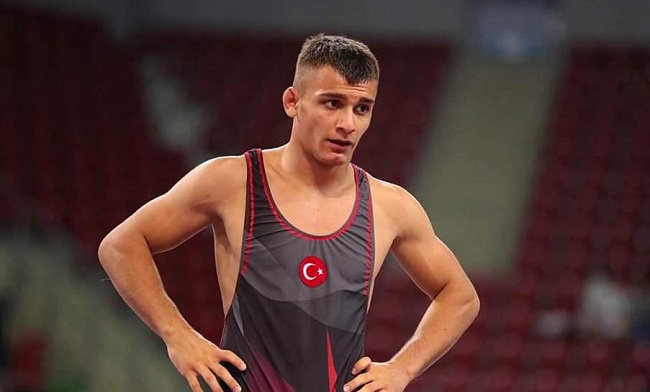 DÜNYA ŞAMPİYONLUĞUNA KOŞUYOR