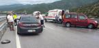 KAMYONET OTOMOBİLE ÇARPTI: 3 YARALI