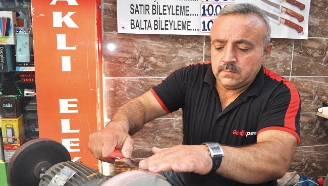 BIÇAKÇILARIN BAYRAM MESAİSİ BAŞLADI