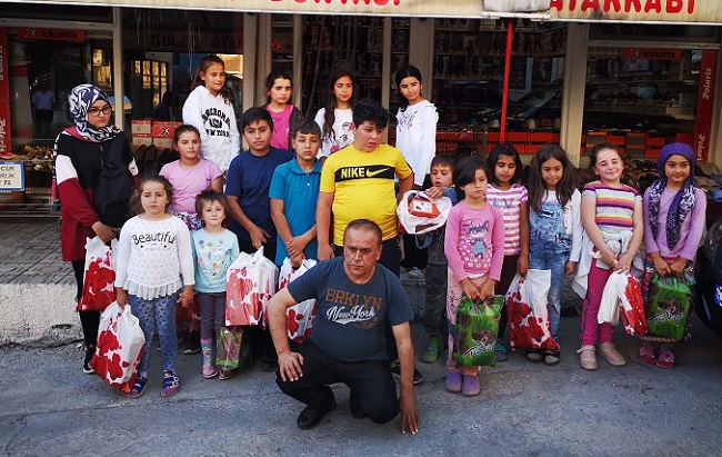 KUR’AN KURSU ÖĞRENCİLERİNE BAYRAMLIK