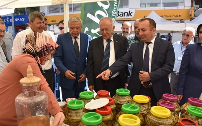 ÇİLEK VE TURŞU FESTİVALİ YAPILDI